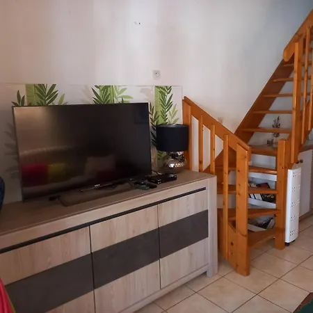 Holidayland 318 T2 Mezzanine 4 Couchages Climatise Avec Veranda Apartmán *
