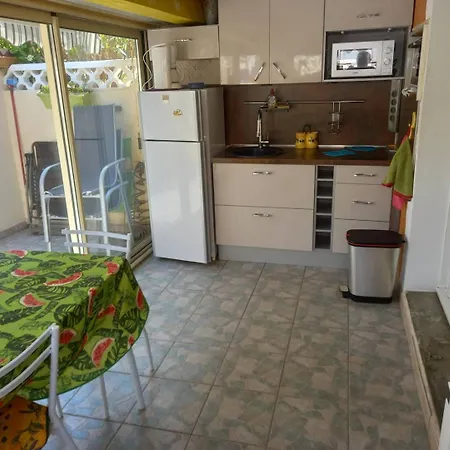 Holidayland 318 T2 Mezzanine 4 Couchages Climatise Avec Veranda Apartment *