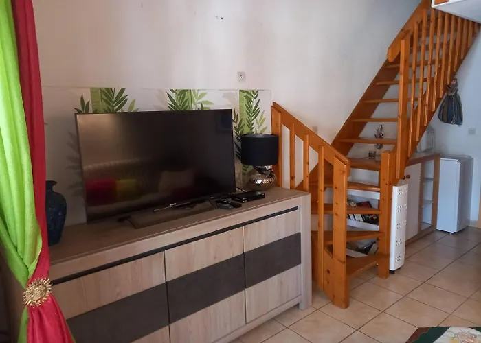 Holidayland 318 T2 Mezzanine 4 Couchages Climatise Avec Veranda Apartment *