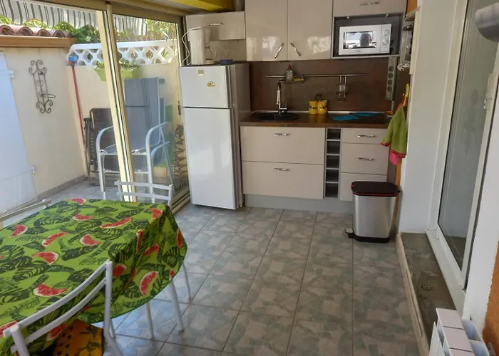 Holidayland 318 T2 Mezzanine 4 Couchages Climatise Avec Veranda Apartment *
