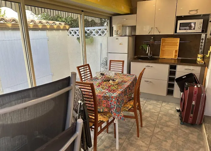 Holidayland 318 T2 Mezzanine 4 Couchages Climatise Avec Veranda